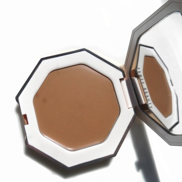 SALE! ✅ Fenty #02 BUTTA BISCUIT Cheeks Out Freestyle Cream Bronzer ✨ BNIB - Picture 3 of 4